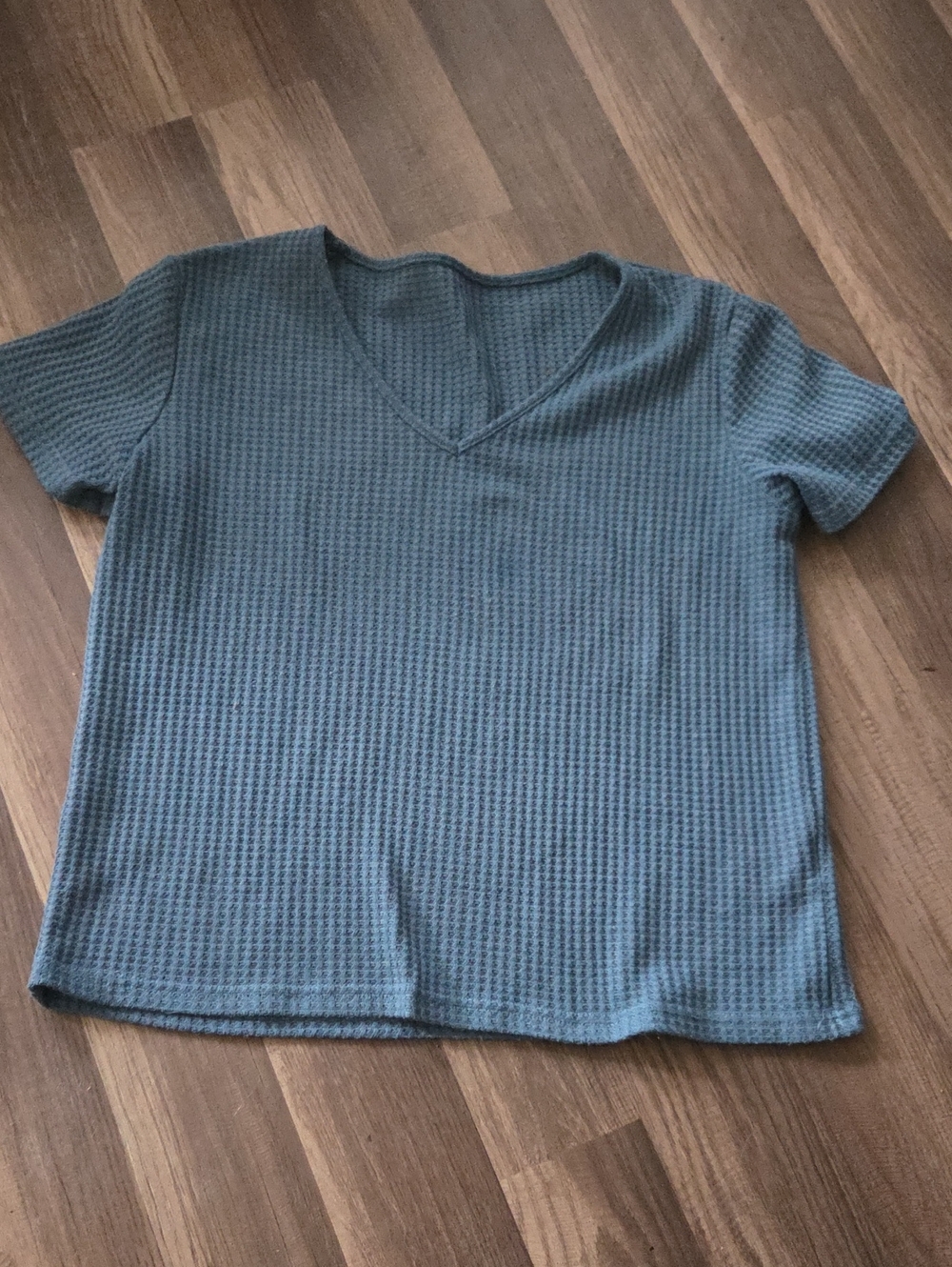 Emery Rose Short Sleeve V-Neck Waffle Knit Top - Steel Blue